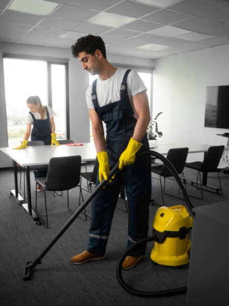 people-cleaning-office